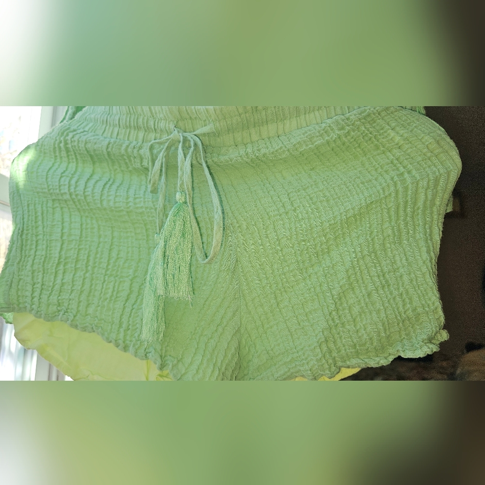 Green %100 Linen Button-Up Shirt and Shorts Set - Picture 5 of 5